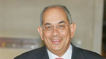 تراجع الدولار.. يوسف بطرس غالي يفسر سر لجوء البنوك المركزية لشراء الذهب